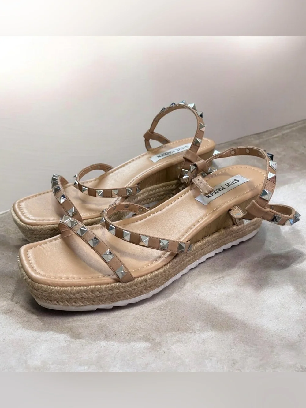 Steve Madden Klinch Beige Studded Sandals Platform Wedge - Women's Size 10